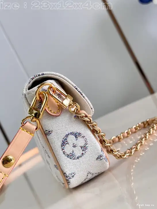 First bag ru LOUIS VUITTON on Wallet Chain Ivy-23.5*12*4.3cm 0630
